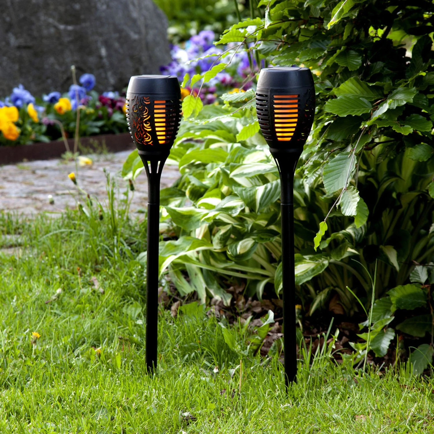 LED-Solar-Erdspießleuchte Flame, 2er-Set 1 LED-Solar-Erdspießleuchte Flame, 2er-Set