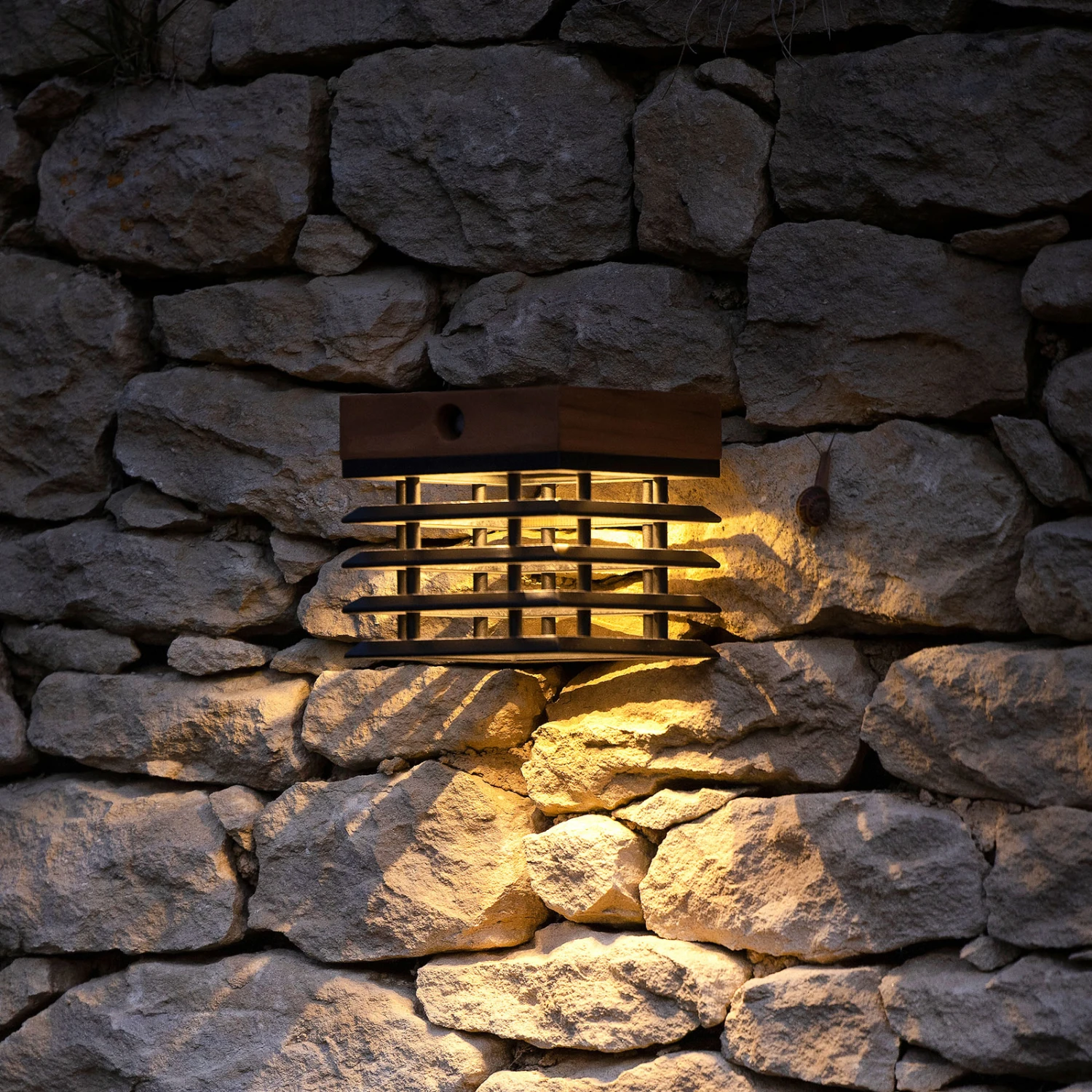 LED-Solarwandleuchte Tekura Aus Teak 2 LED-Solarwandleuchte Tekura Aus Teak – Bild 2