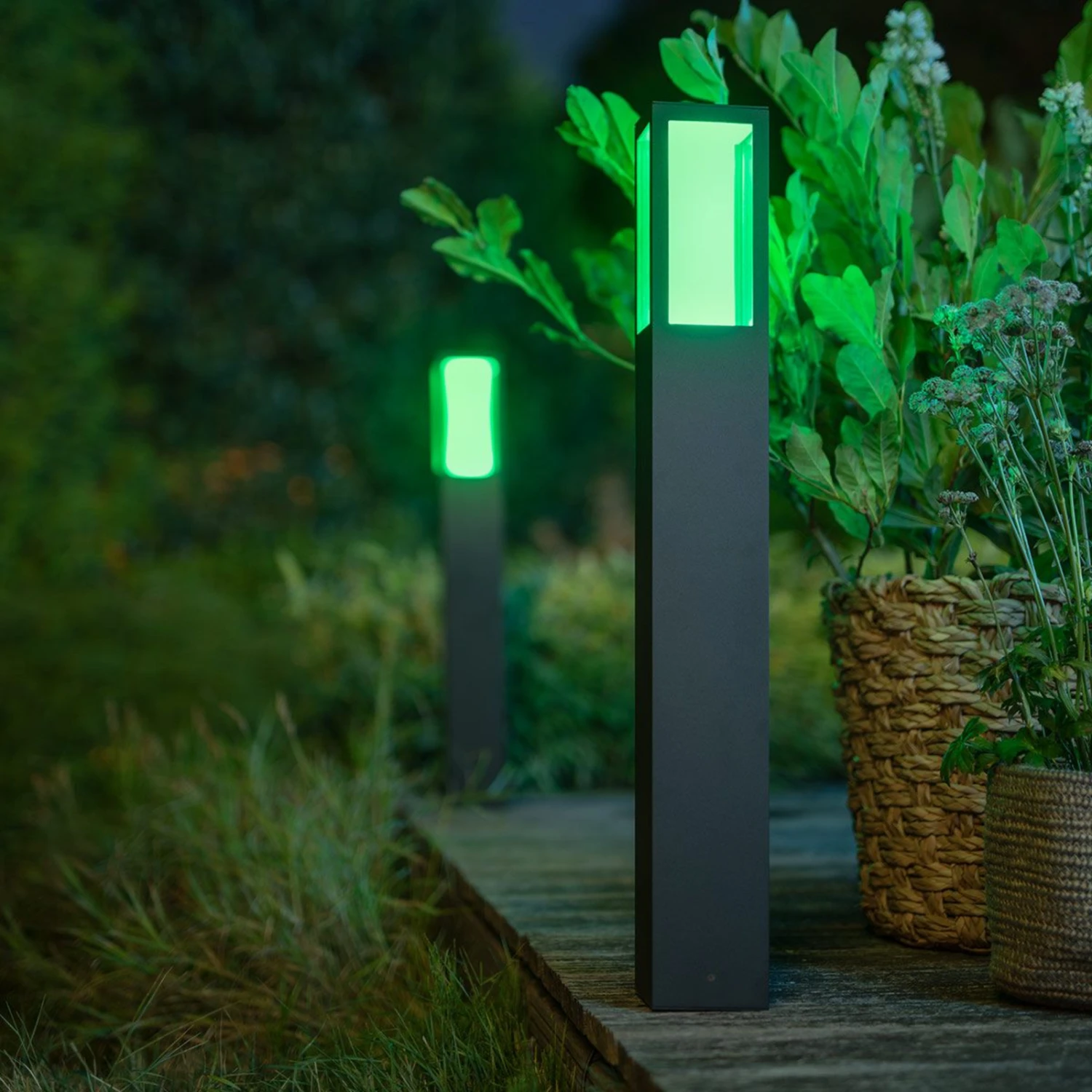 Philips Hue White+Color Impress LED-Wegeleuchte 2 Philips Hue White+Color Impress LED-Wegeleuchte – Bild 2