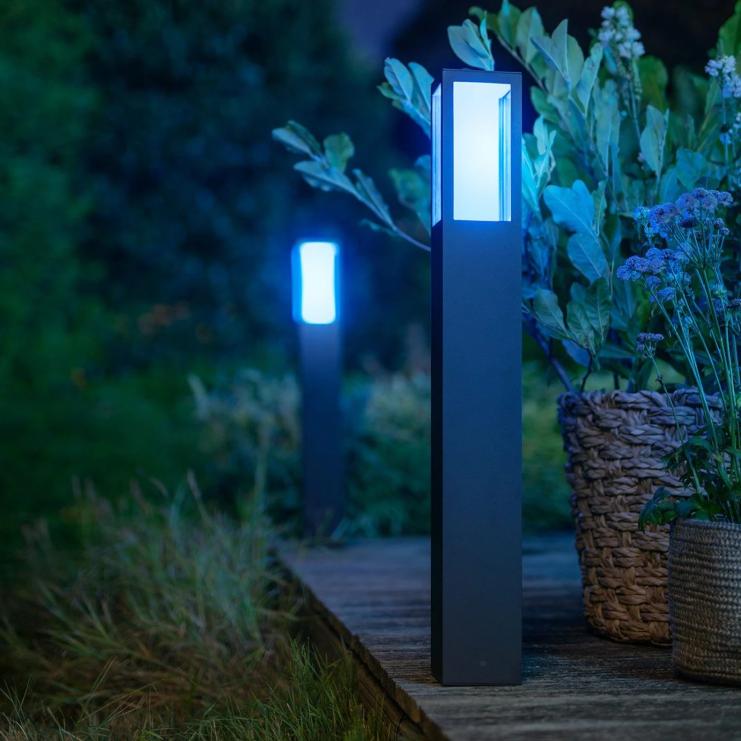 Philips Hue White+Color Impress LED-Wegeleuchte 5 Philips Hue White+Color Impress LED-Wegeleuchte – Bild 5