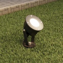 Lindby Irmina LED-Erdspießleuchten-Set, 3 Stück