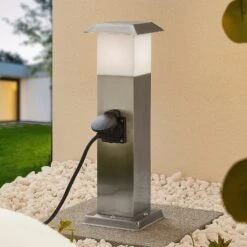 Prios Riksa Sockelleuchte, 2 Steckdosen, Edelstahl